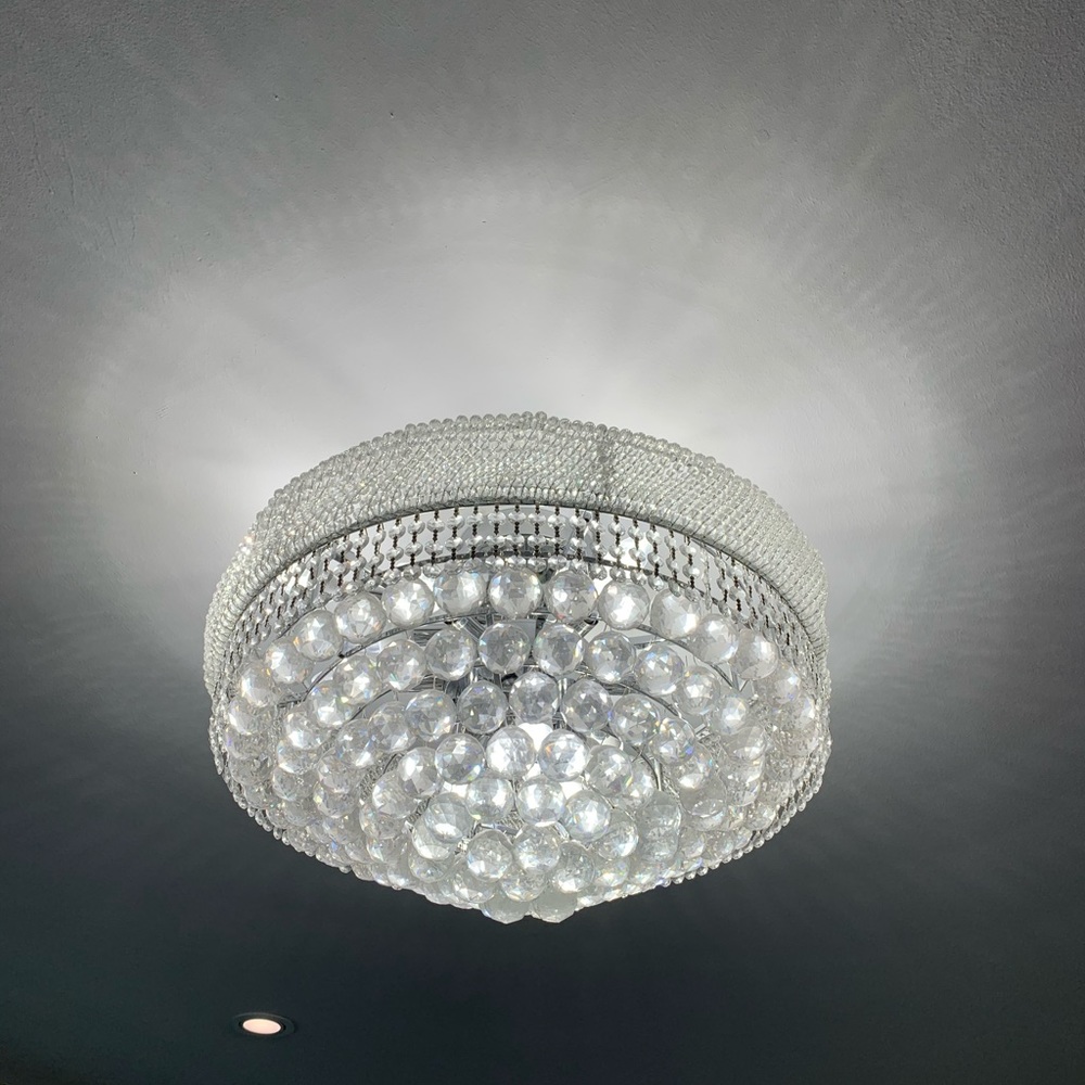 SOLD 🚫🚫🚫 Chandelier